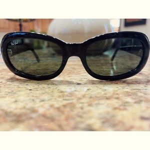 Vintage looking women's Ray-Ban sunglasses Like new Black frames Rituals" RB2109